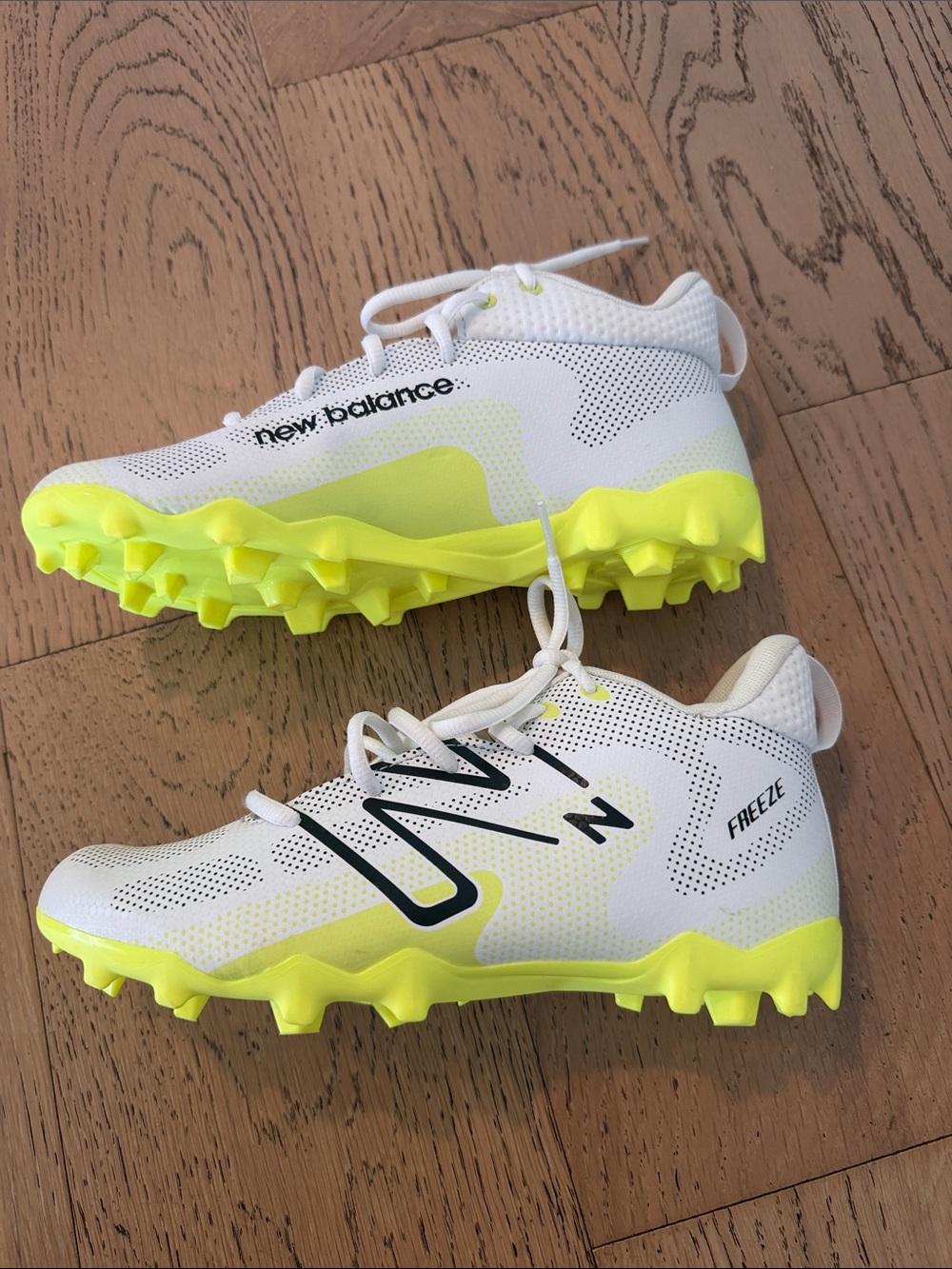 New Balance Freeze Kids White Cleats NWT Size 5